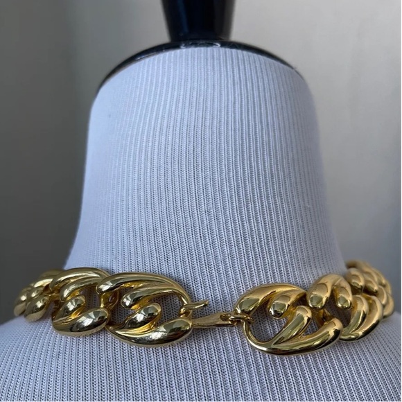 Vintage Gold Tone Big Link Chain Design Necklace - Picture 3 of 7